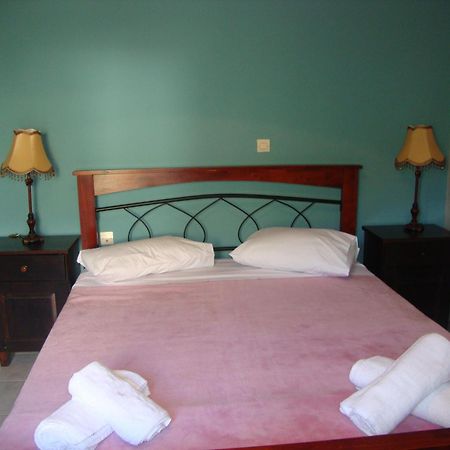 Kafiona Guesthouse Pírgos Dhiroú Extérieur photo