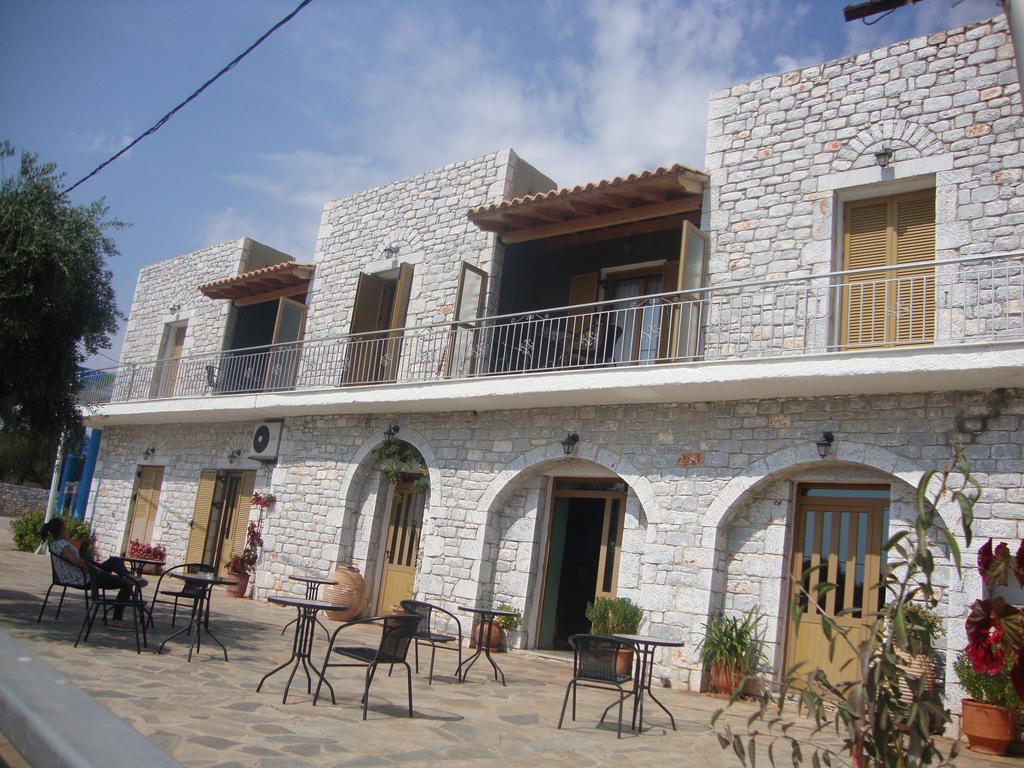 Kafiona Guesthouse Pírgos Dhiroú Extérieur photo