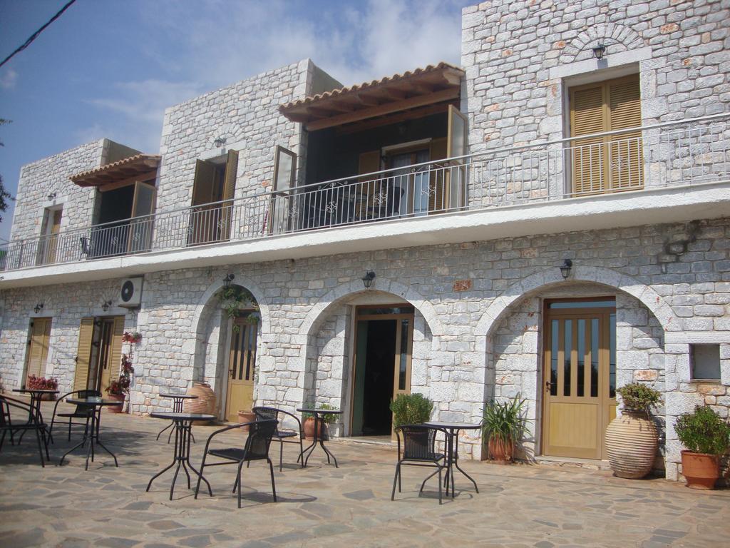 Kafiona Guesthouse Pírgos Dhiroú Extérieur photo