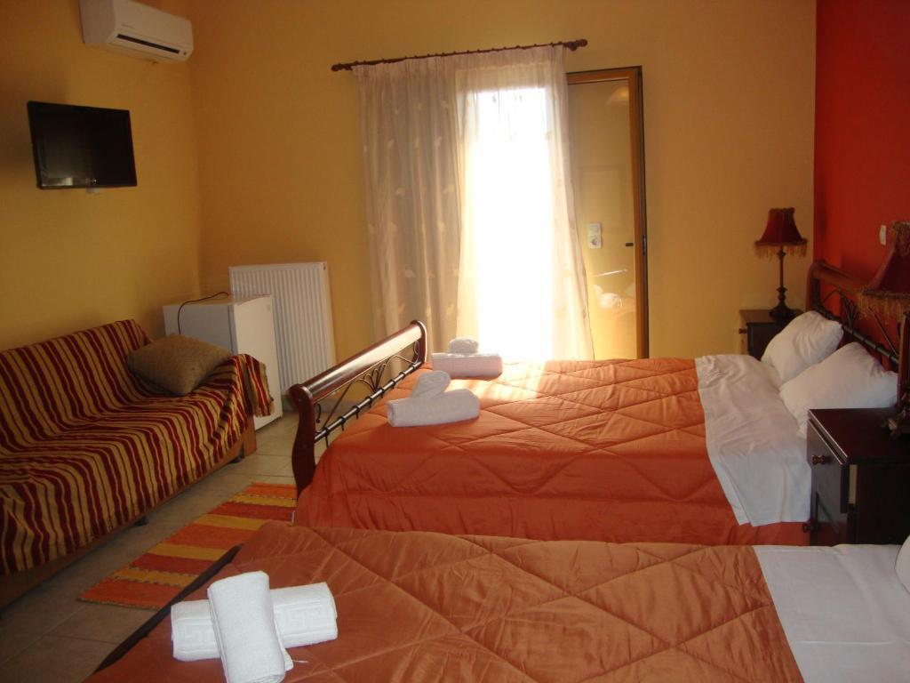 Kafiona Guesthouse Pírgos Dhiroú Chambre photo
