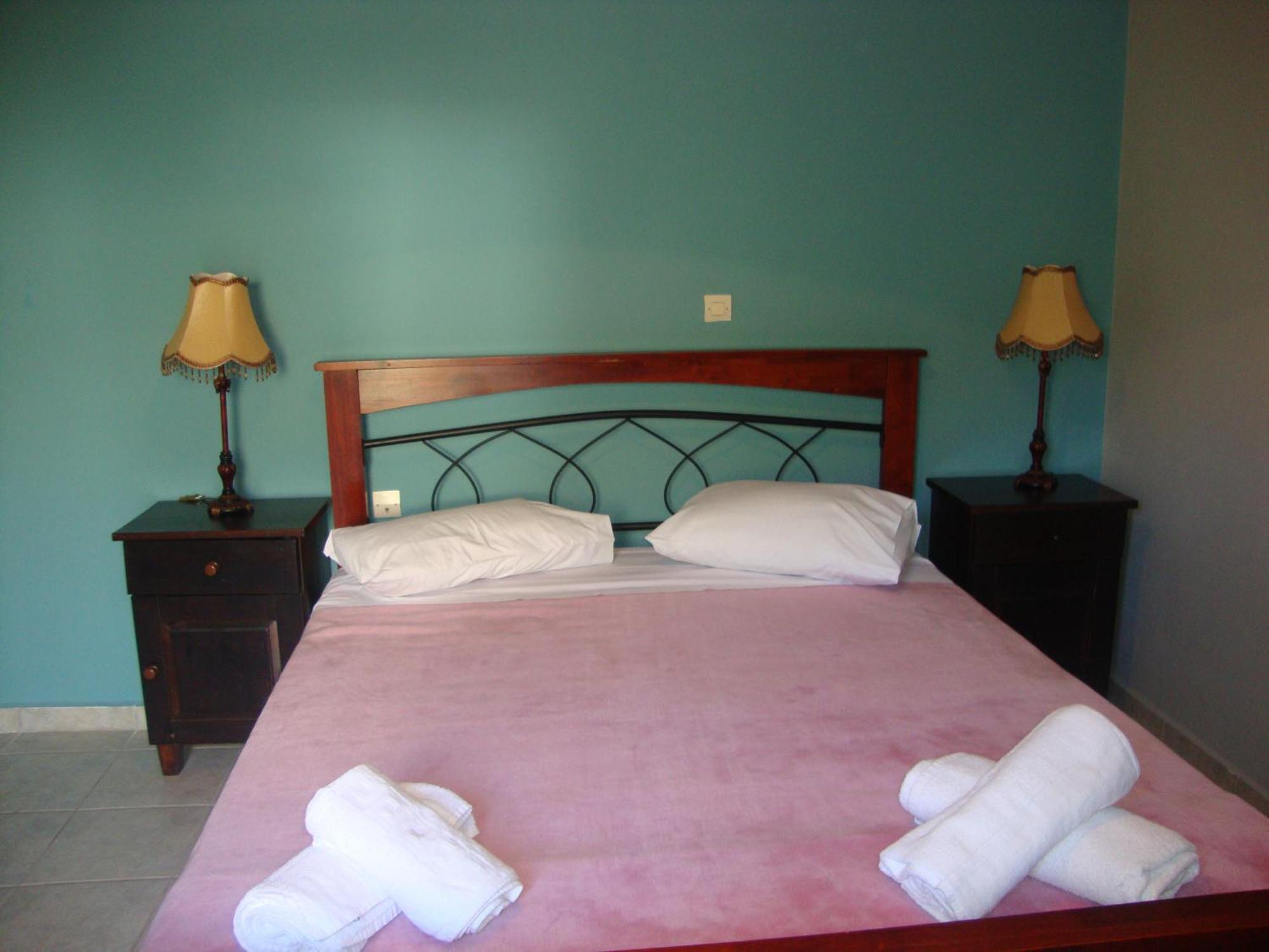 Kafiona Guesthouse Pírgos Dhiroú Extérieur photo