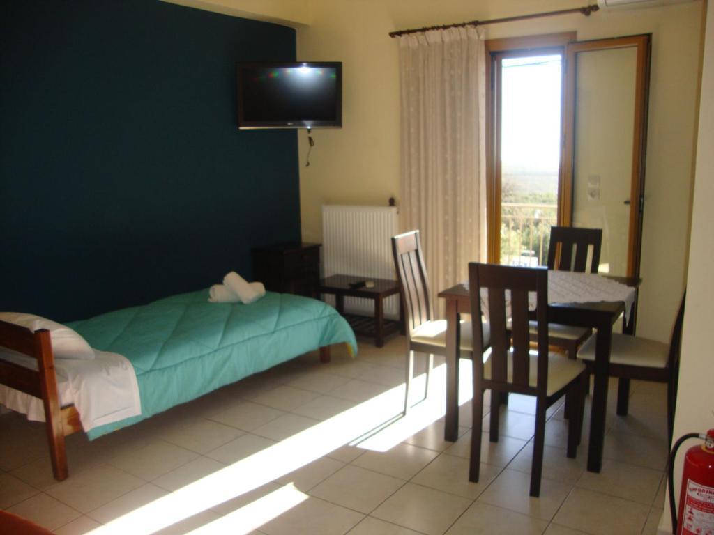 Kafiona Guesthouse Pírgos Dhiroú Chambre photo