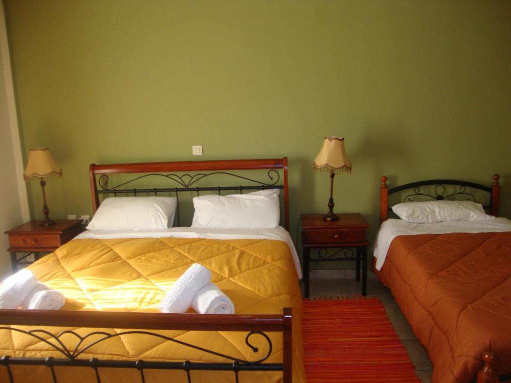 Kafiona Guesthouse Pírgos Dhiroú Chambre photo